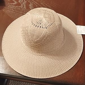 WOMEN HAT NEW. TWO OR MORE HATS 20% OFF LESS.